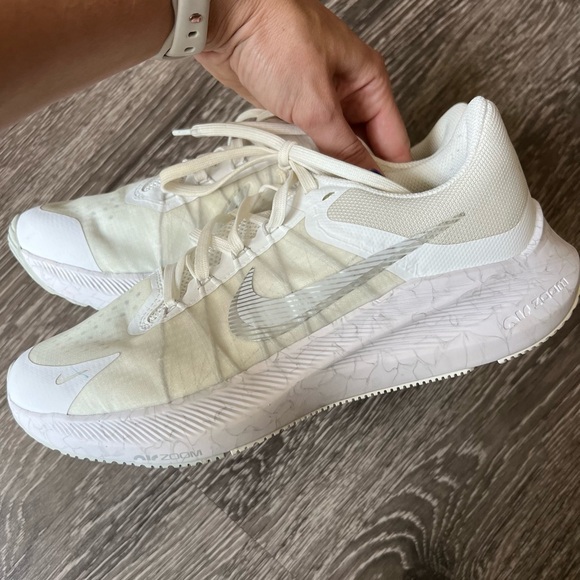 Nike Air Zoom Winflo in 'White Metallic Silver' - Women’s - Picture 6 of 9